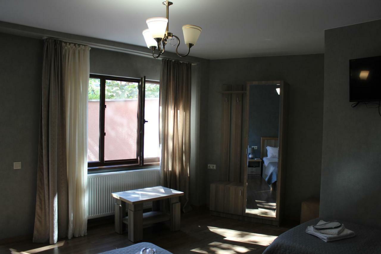 Emis Hotel Tbilissi Extérieur photo